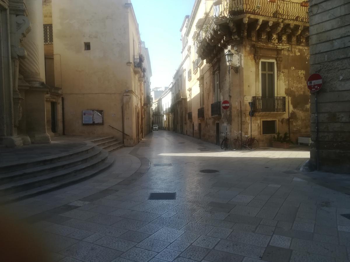 Dimora Dell'Artista Bed & Breakfast Lecce Bagian luar foto