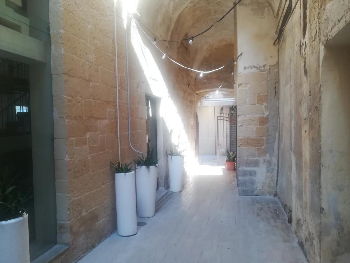 Dimora Dell'Artista Bed & Breakfast Lecce Bagian luar foto