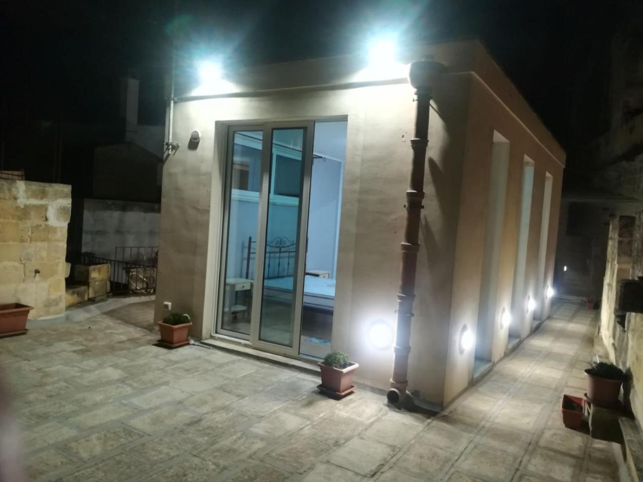 Dimora Dell'Artista Bed & Breakfast Lecce Bagian luar foto