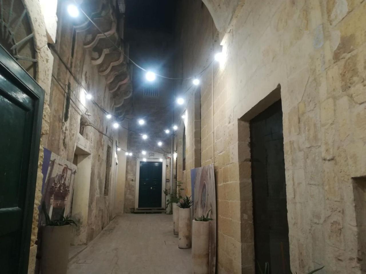 Dimora Dell'Artista Bed & Breakfast Lecce Bagian luar foto