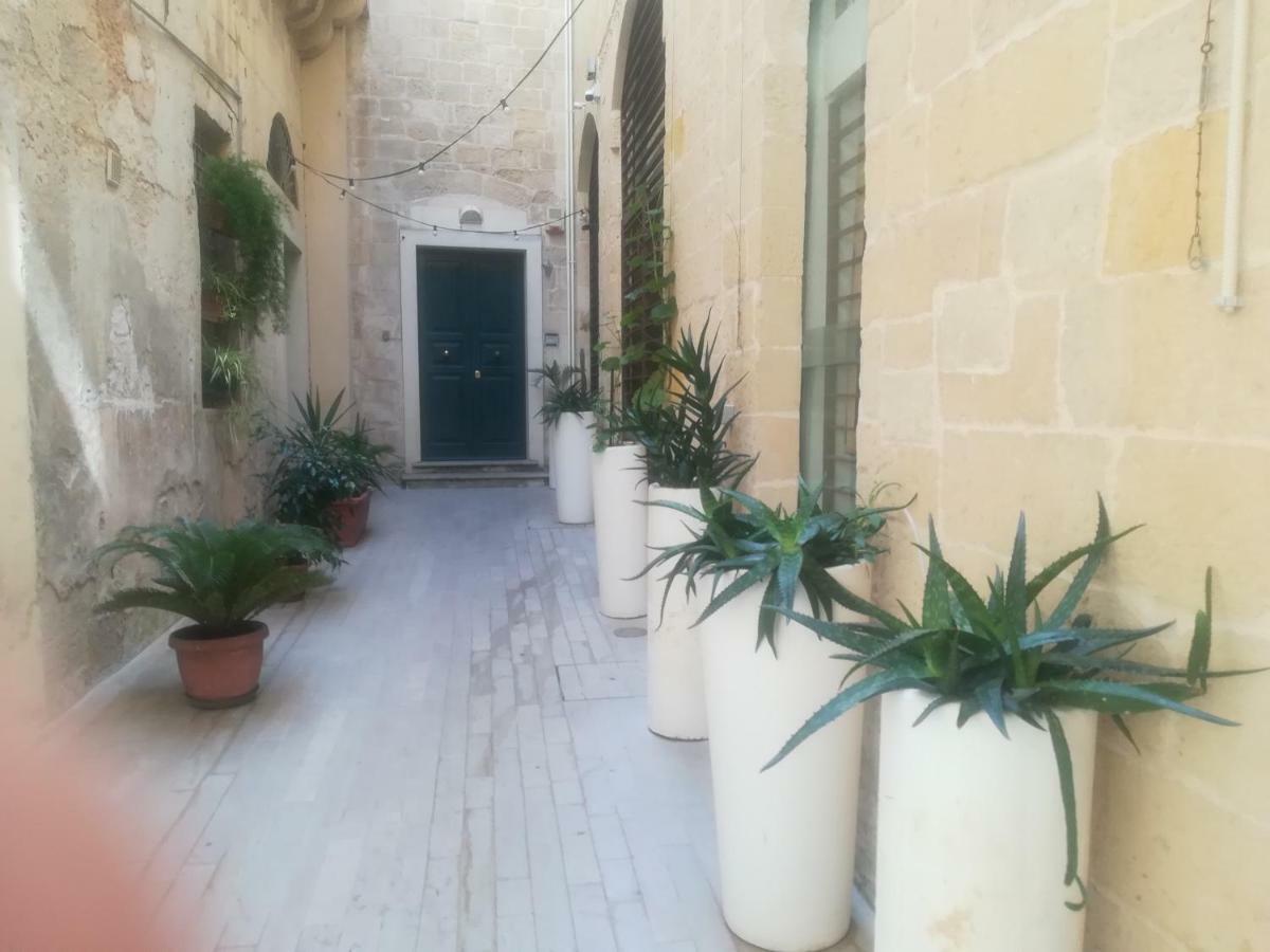 Dimora Dell'Artista Bed & Breakfast Lecce Bagian luar foto