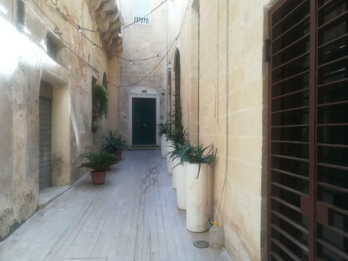Dimora Dell'Artista Bed & Breakfast Lecce Bagian luar foto